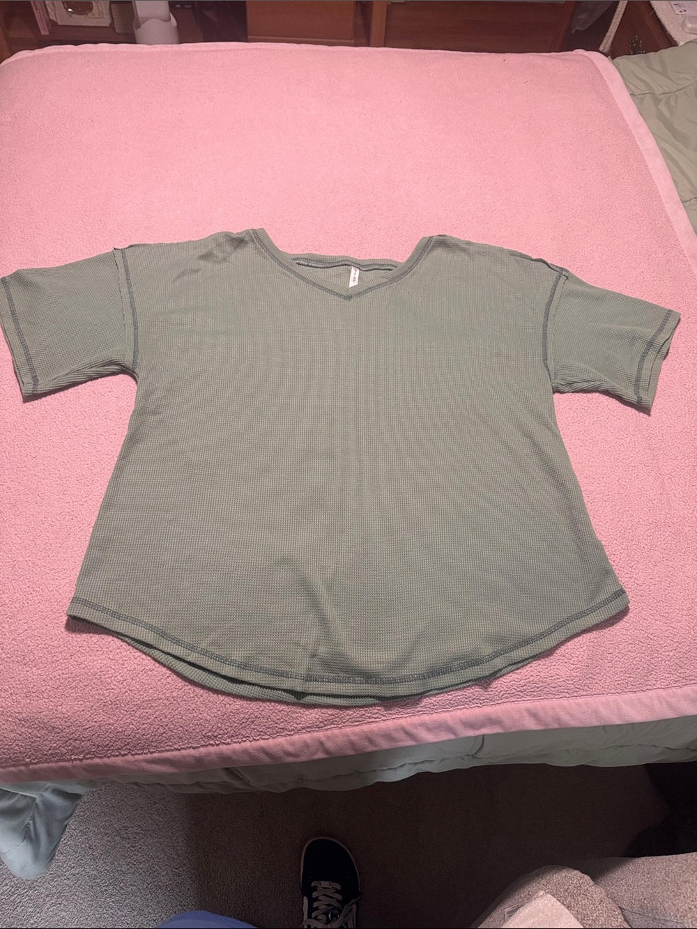Dakotoo Relaxed V‑Neck Short Sleeve Top in Sage Size 2x